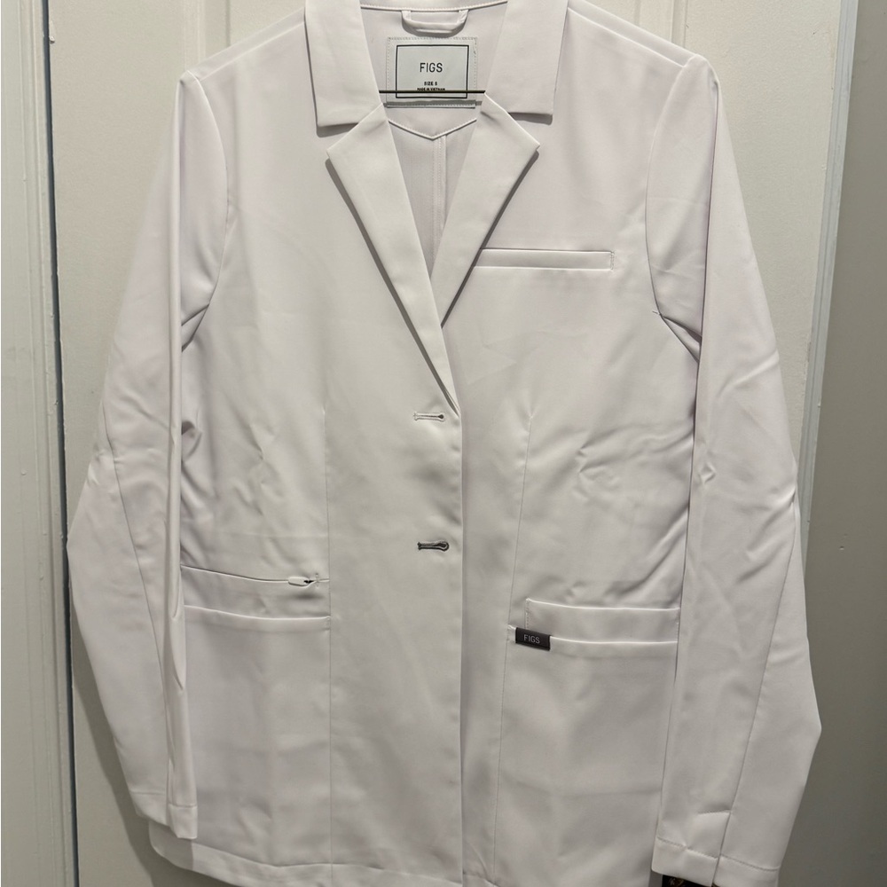 Figs Women's Classic White Lab/Scrub Jacket